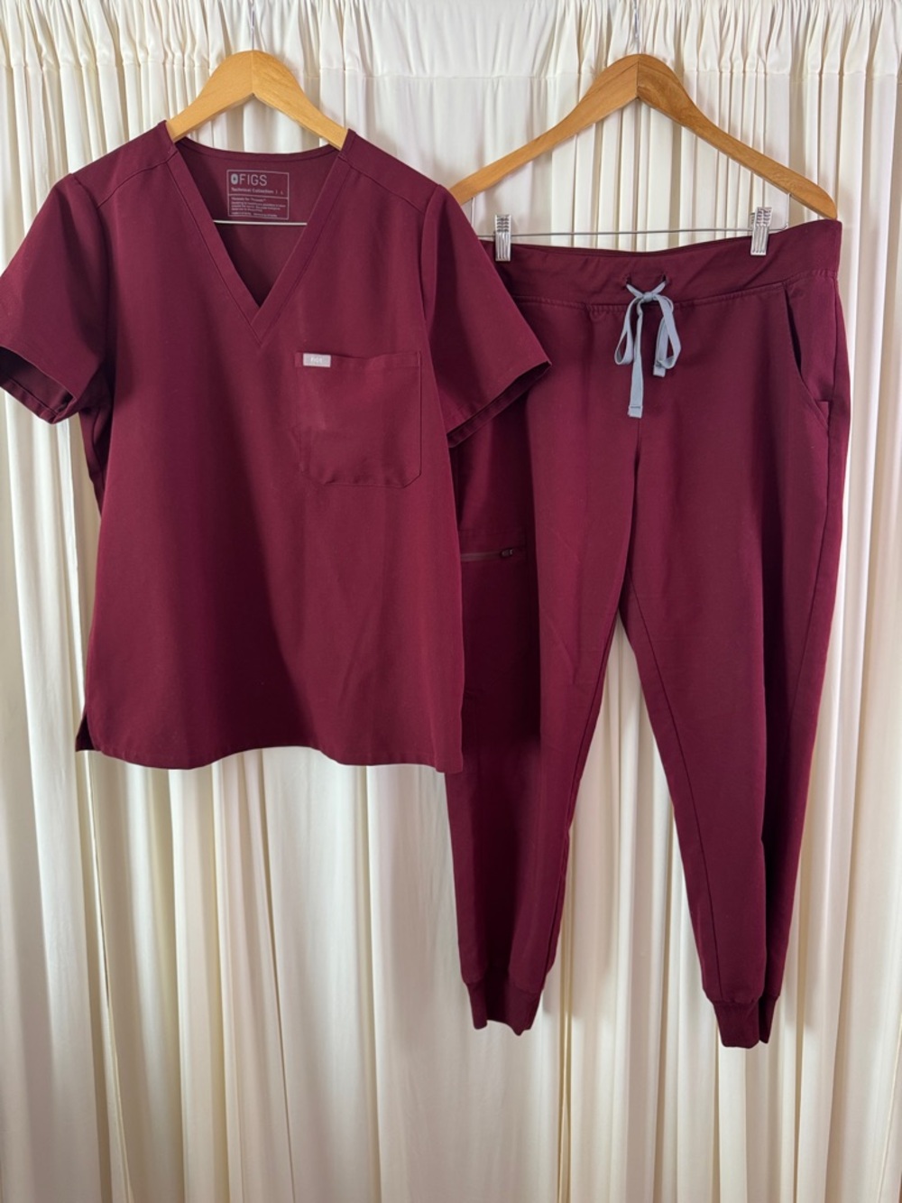 Figs Women's Burgundy Scrub Set Catarina Top‎ & Zamora Joggers Size Large Petite